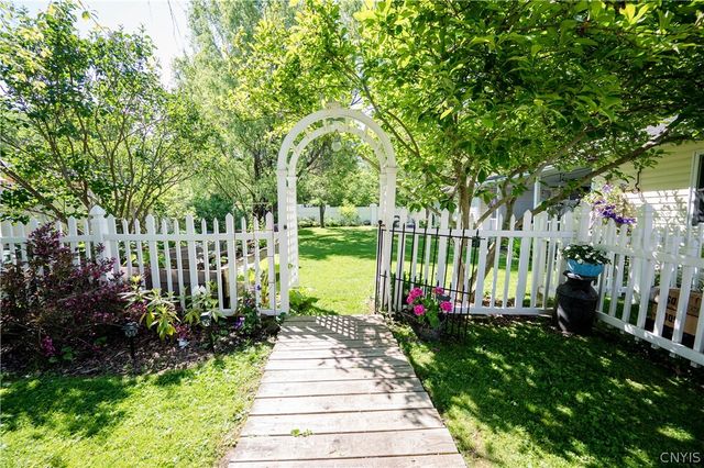 10 Front Street, Vernon, NY 13476