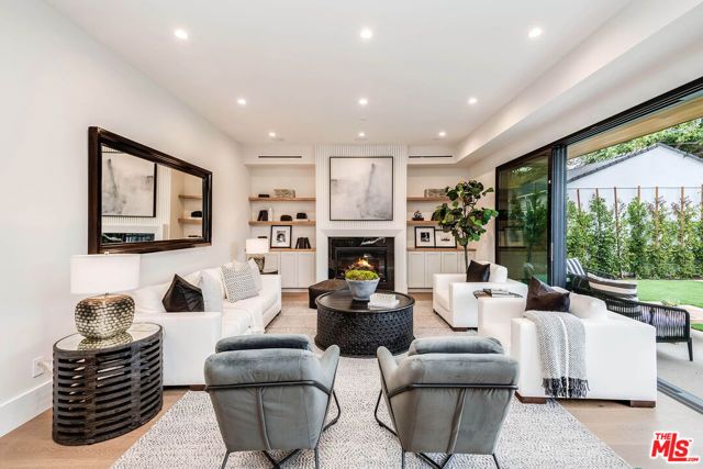 4210 Kraft Avenue, Los Angeles, CA 91604