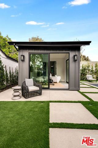 4210 Kraft Avenue, Los Angeles, CA 91604