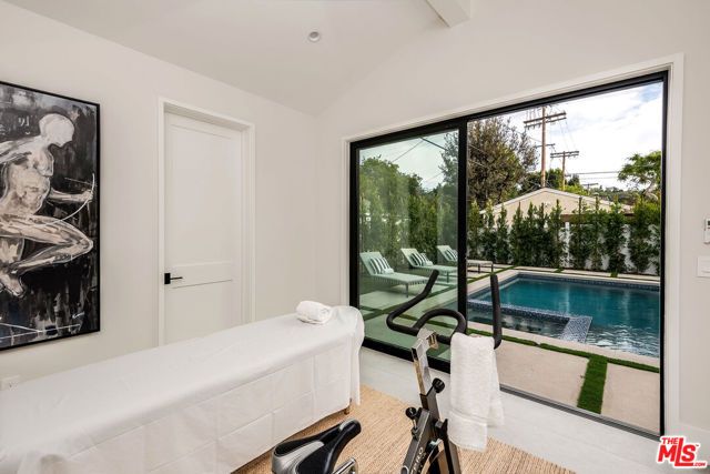 4210 Kraft Avenue, Los Angeles, CA 91604