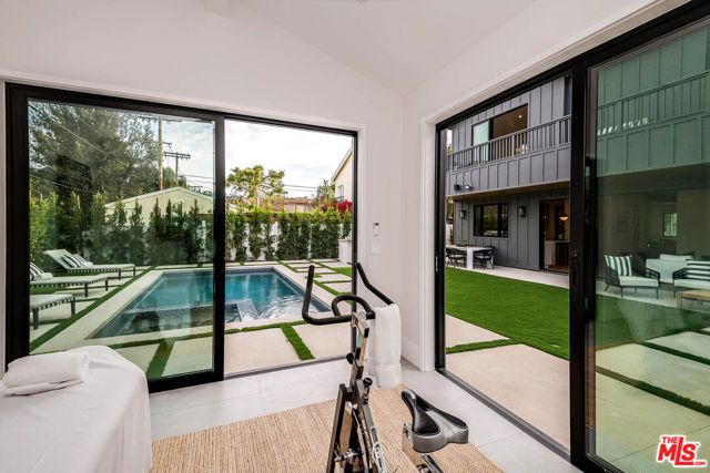 4210 Kraft Avenue, Los Angeles, CA 91604