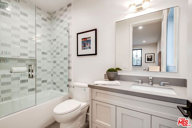4210 Kraft Avenue, Los Angeles, CA 91604