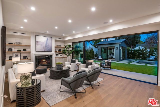 4210 Kraft Avenue, Los Angeles, CA 91604