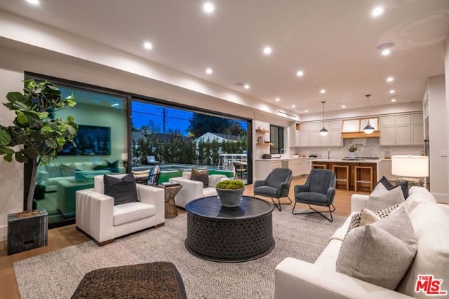 4210 Kraft Avenue, Los Angeles, CA 91604