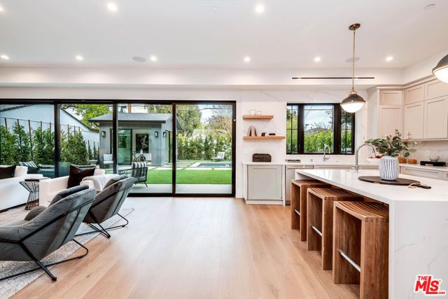 4210 Kraft Avenue, Los Angeles, CA 91604