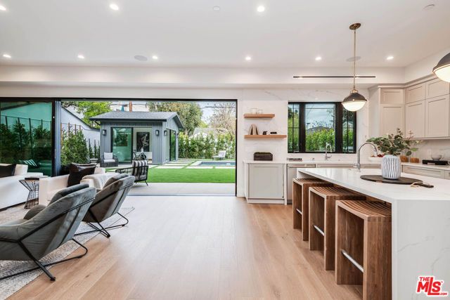 4210 Kraft Avenue, Los Angeles, CA 91604
