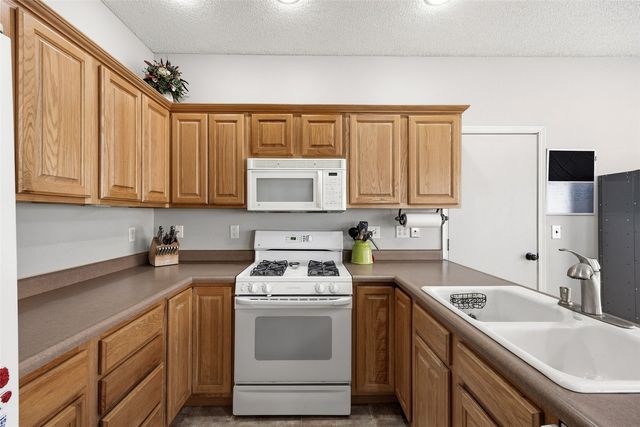 2768 Irving, Iowa City, IA 52246