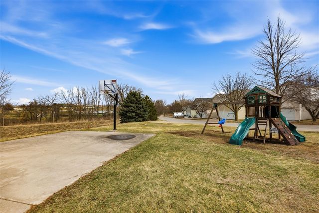 2768 Irving, Iowa City, IA 52246