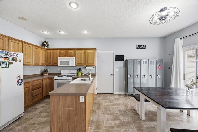 2768 Irving, Iowa City, IA 52246