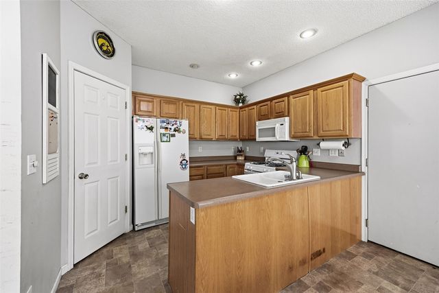 2768 Irving, Iowa City, IA 52246