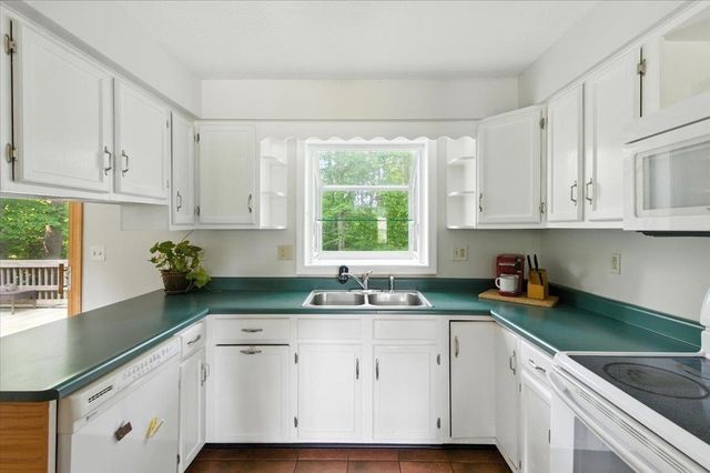3 Greenbriar Drive, Essex, VT 05452