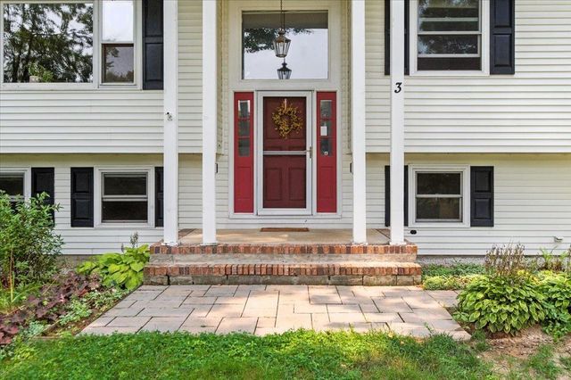 3 Greenbriar Drive, Essex, VT 05452