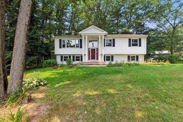 3 Greenbriar Drive, Essex, VT 05452