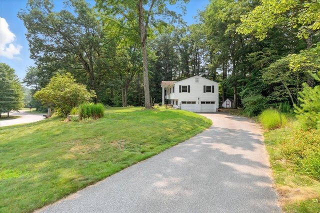 3 Greenbriar Drive, Essex, VT 05452