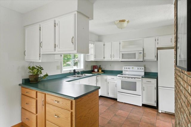 3 Greenbriar Drive, Essex, VT 05452