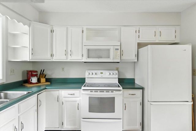3 Greenbriar Drive, Essex, VT 05452