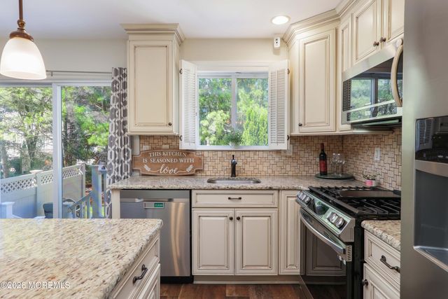 40 Lenny Court, Matawan, NJ 07747