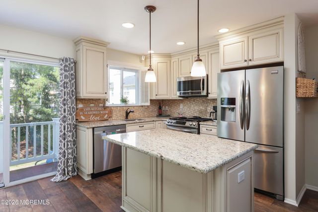 40 Lenny Court, Matawan, NJ 07747