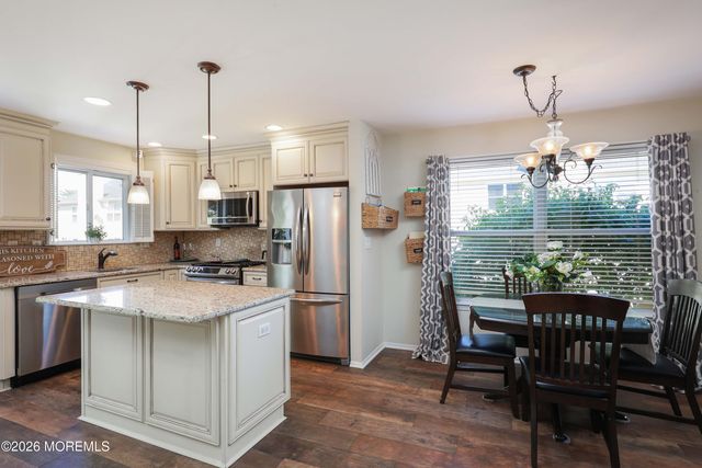 40 Lenny Court, Matawan, NJ 07747