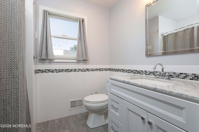 40 Lenny Court, Matawan, NJ 07747