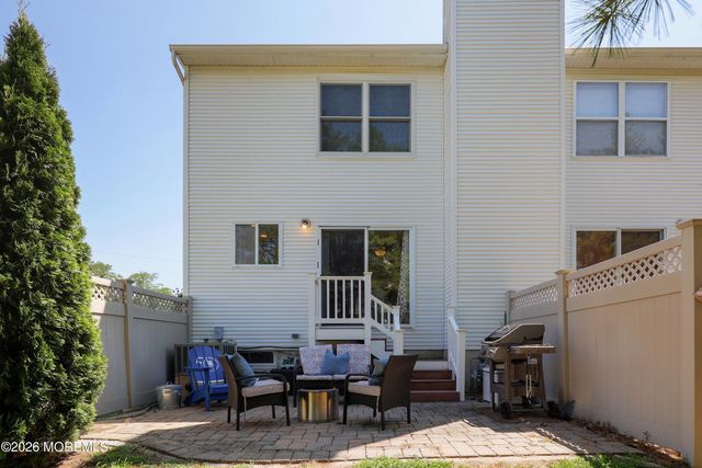 40 Lenny Court, Matawan, NJ 07747