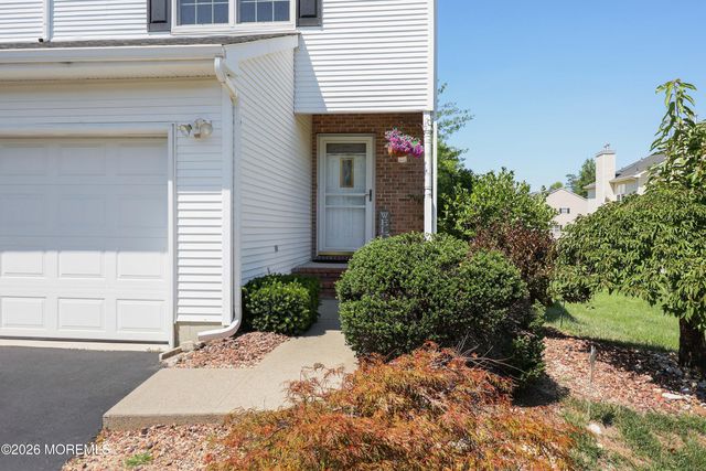 40 Lenny Court, Matawan, NJ 07747
