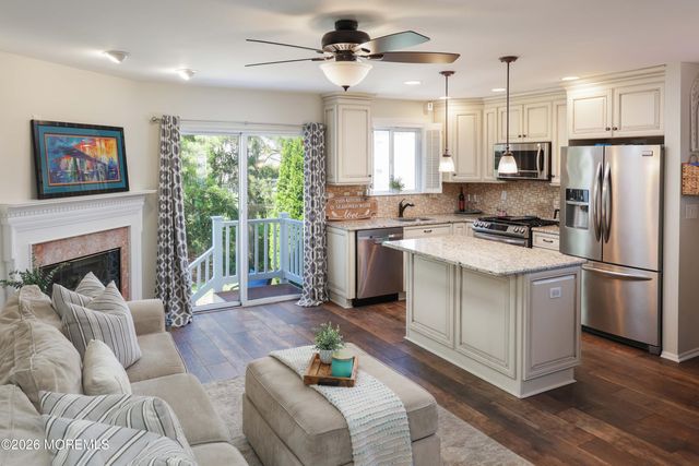 40 Lenny Court, Matawan, NJ 07747