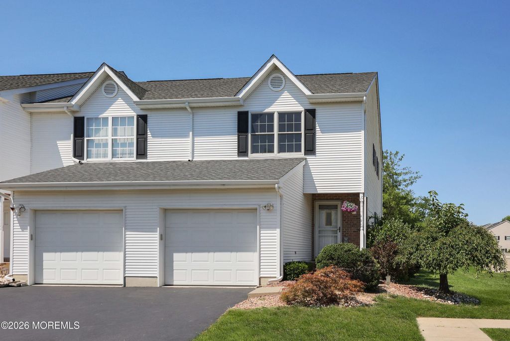 40 Lenny Court, Matawan, NJ 07747