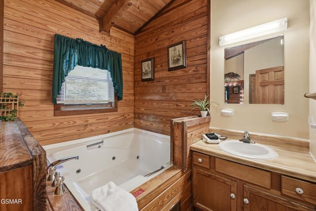 559 Crest Road, Gatlinburg, TN 37738