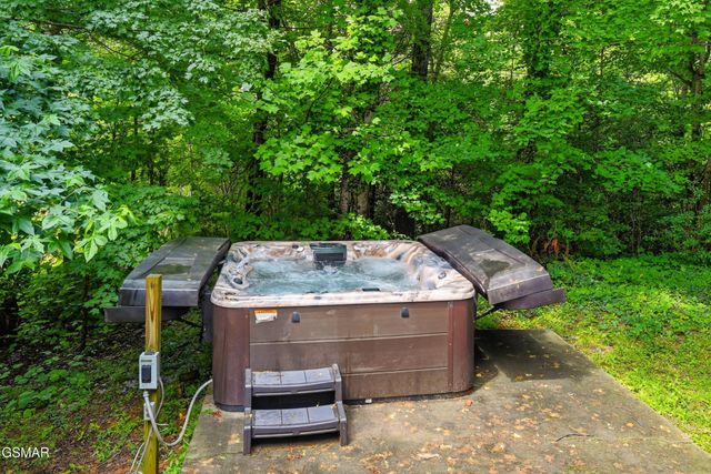 559 Crest Road, Gatlinburg, TN 37738