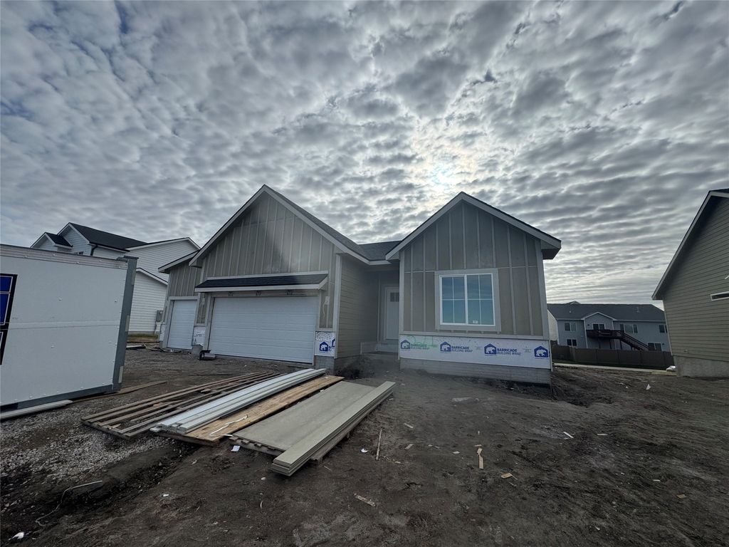 321 11th Street NW, Bondurant, IA 50035