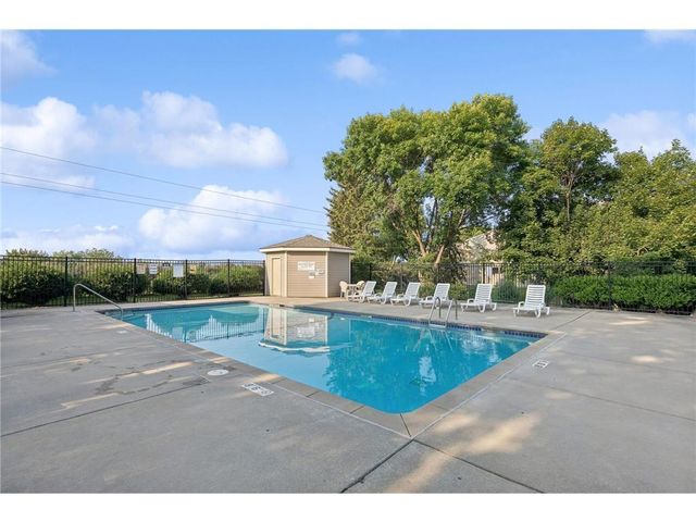 14851 Endicott Way 206, Apple Valley, MN 55124