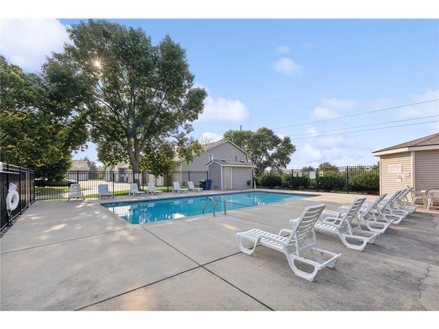 14851 Endicott Way 206, Apple Valley, MN 55124