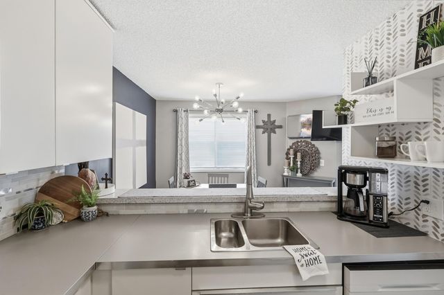 14851 Endicott Way 206, Apple Valley, MN 55124