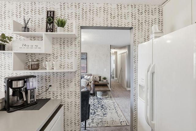 14851 Endicott Way 206, Apple Valley, MN 55124