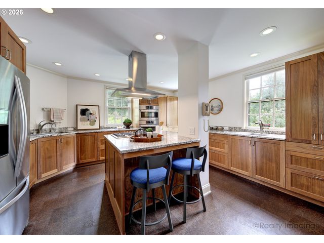 1975 Sw EDGEWOOD Rd, Portland, OR 97201