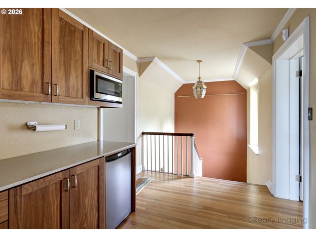 1975 Sw EDGEWOOD Rd, Portland, OR 97201