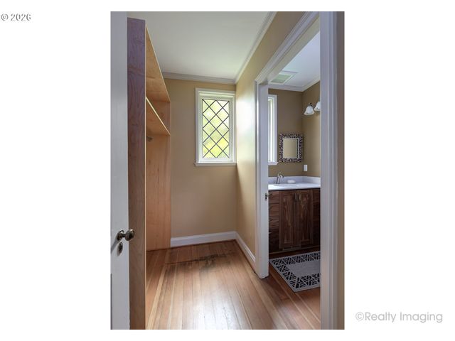 1975 Sw EDGEWOOD Rd, Portland, OR 97201