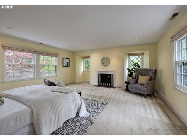 1975 Sw EDGEWOOD Rd, Portland, OR 97201