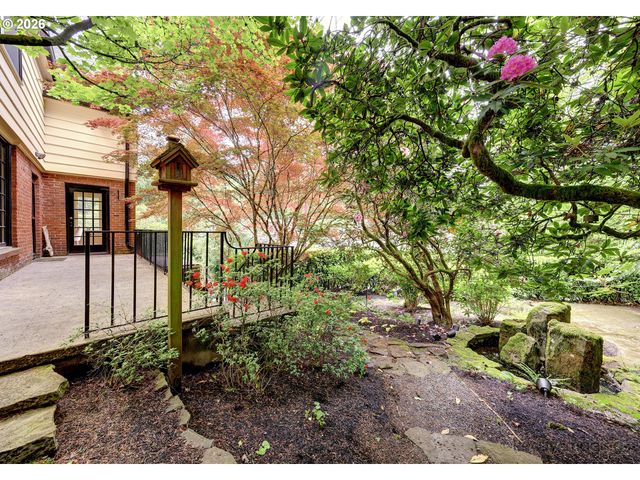 1975 Sw EDGEWOOD Rd, Portland, OR 97201