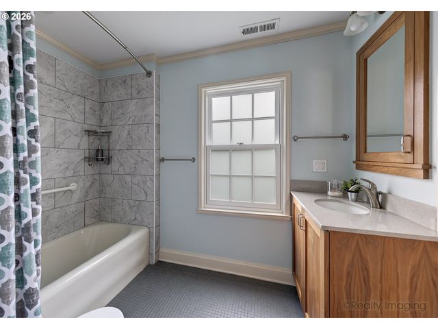 1975 Sw EDGEWOOD Rd, Portland, OR 97201