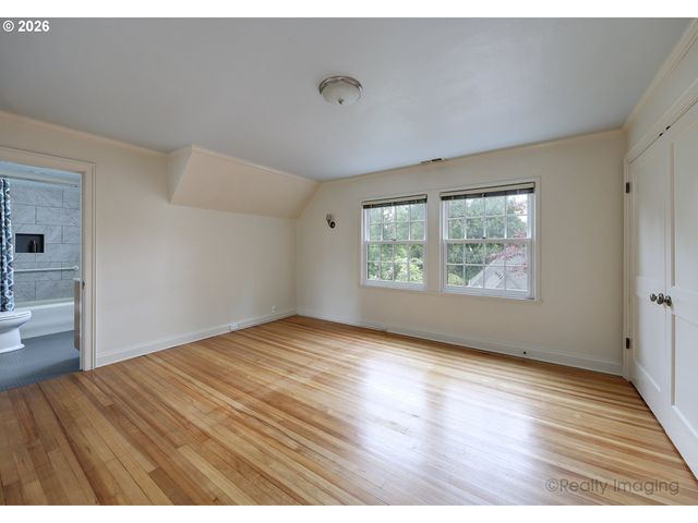 1975 Sw EDGEWOOD Rd, Portland, OR 97201