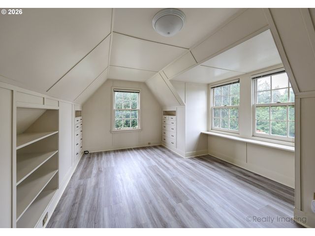 1975 Sw EDGEWOOD Rd, Portland, OR 97201