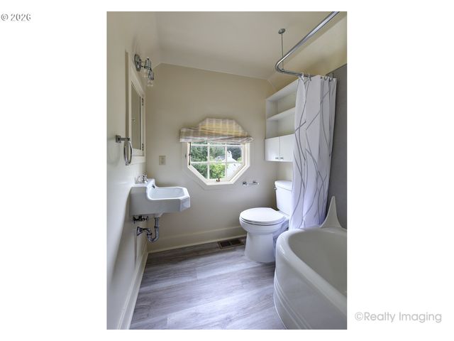 1975 Sw EDGEWOOD Rd, Portland, OR 97201