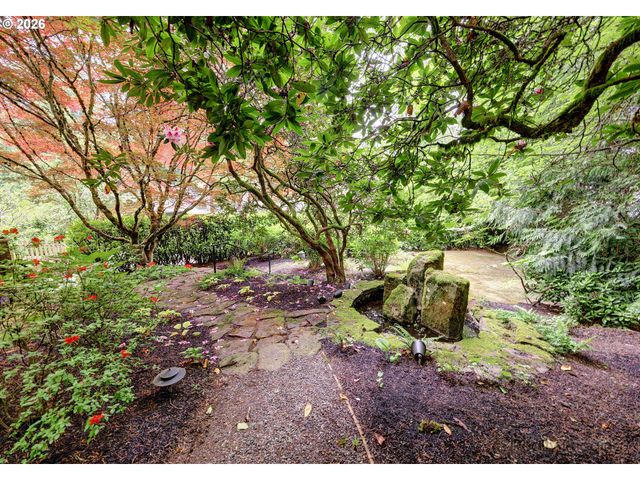 1975 Sw EDGEWOOD Rd, Portland, OR 97201