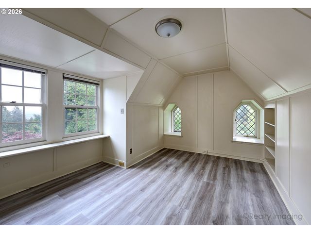 1975 Sw EDGEWOOD Rd, Portland, OR 97201