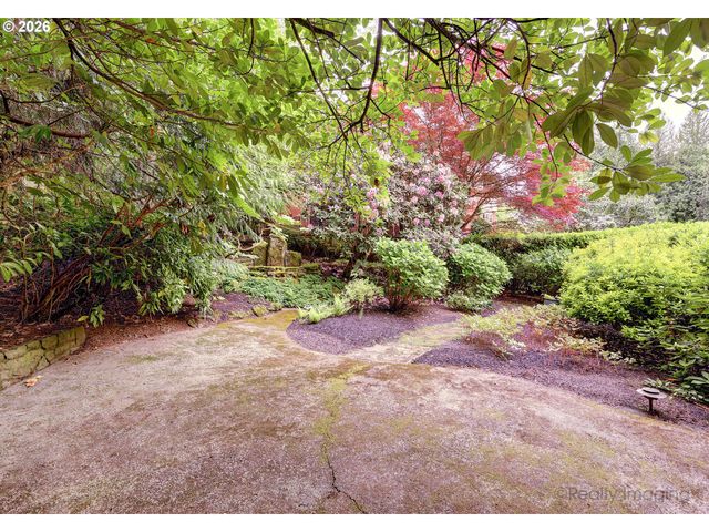 1975 Sw EDGEWOOD Rd, Portland, OR 97201
