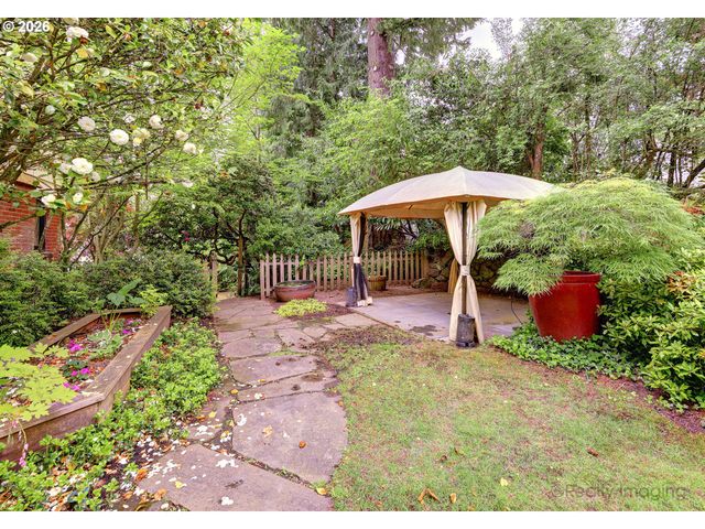 1975 Sw EDGEWOOD Rd, Portland, OR 97201