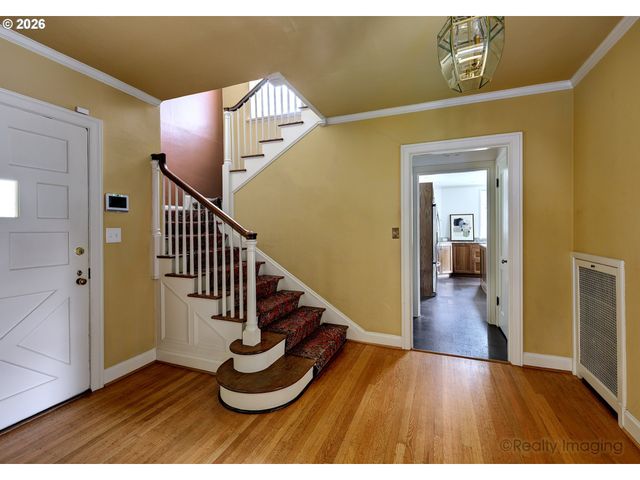 1975 Sw EDGEWOOD Rd, Portland, OR 97201