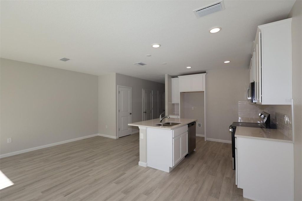 Image 2 of property listing at 4128 CAMPSITE LOOP, Orlando, FL 32824